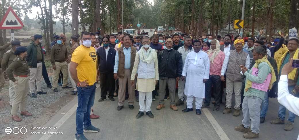 सर्व आदिवासी समाज एवं कर्मचारी संघ द्वारा किया गया महाबंध