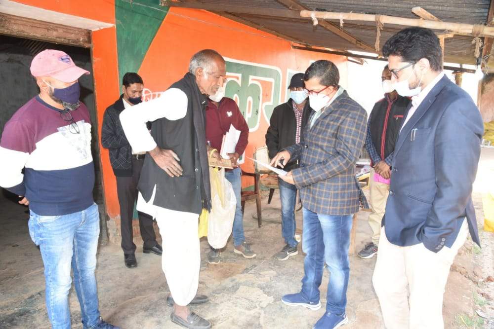 कलेक्टर ने दरिमा उपार्जन केंद्र का किया निरीक्षण