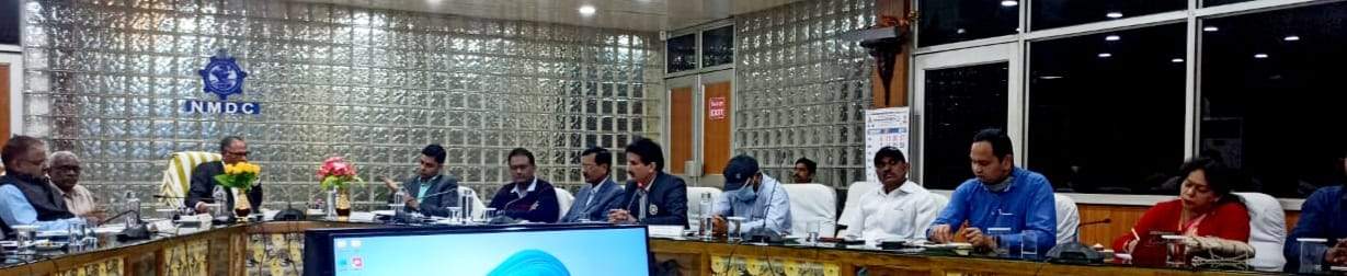 मेटल माईन्स वर्कर्स यूनियन किरंदुल ने सीएमडी को सौपा ज्ञापन