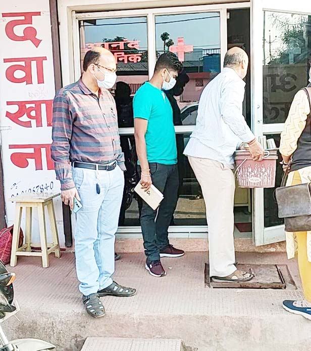 झोलाछाप डाक्टरों के खिलाफ कार्रवाई शुरू, आनंद क्लीनिक सील  