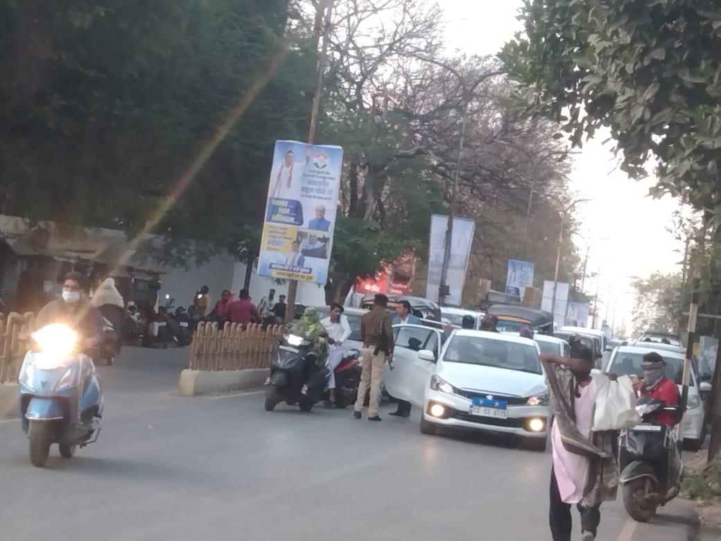 प्रदर्शन की आंच राजभवन तक, कानून व्यवस्था संभालने के मोर्चे पर अफसर फेल, आईजी-एसपी उतरे फिर एफआईआर