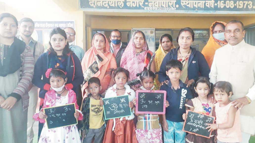 स्कूल में मनी बसंत पंचमी स्कूल में मनी बसंत पंचमी
