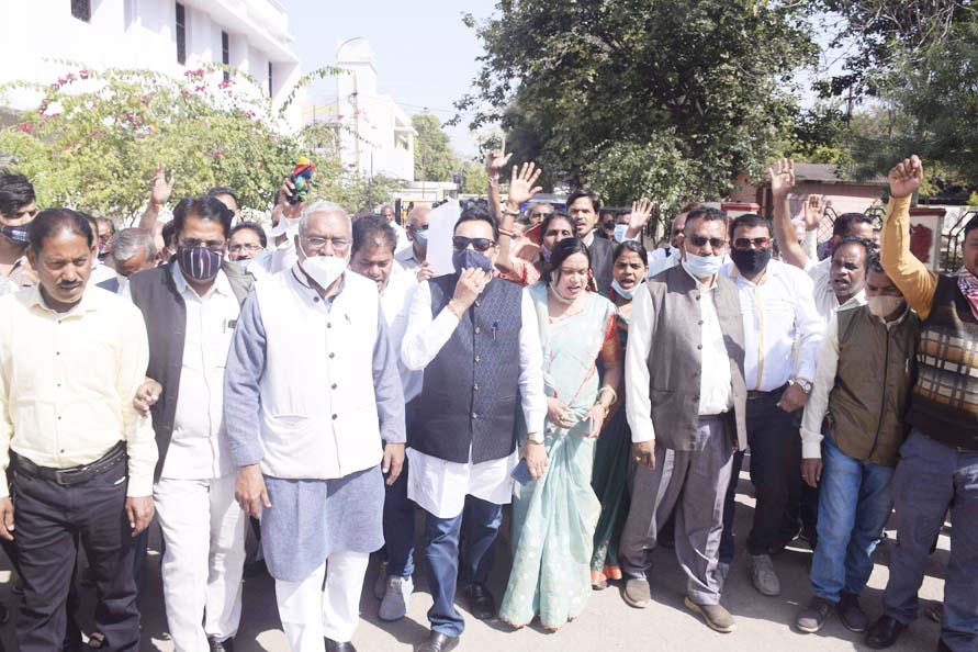  जिंदाबाद का नारा लगाते छन्नी साहू के पक्ष में उतरा समाज