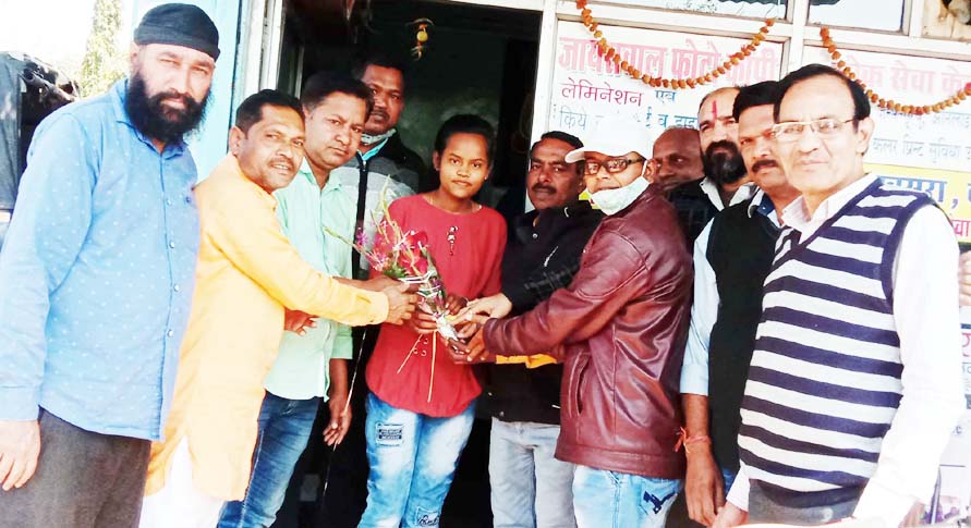 गाँव की बेटी का एमबीबीएस में चयन आम नागरिक मंच ने किया सम्मान