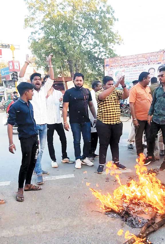  युवा कांग्रेस ने राजेश मूणत  किया पुतला दहन