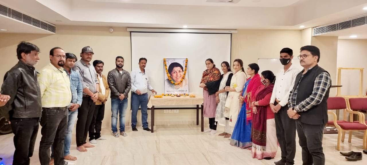 स्वर संगीत ग्रुप ने लता मंगेशकर को दी श्रद्धाजंलि
