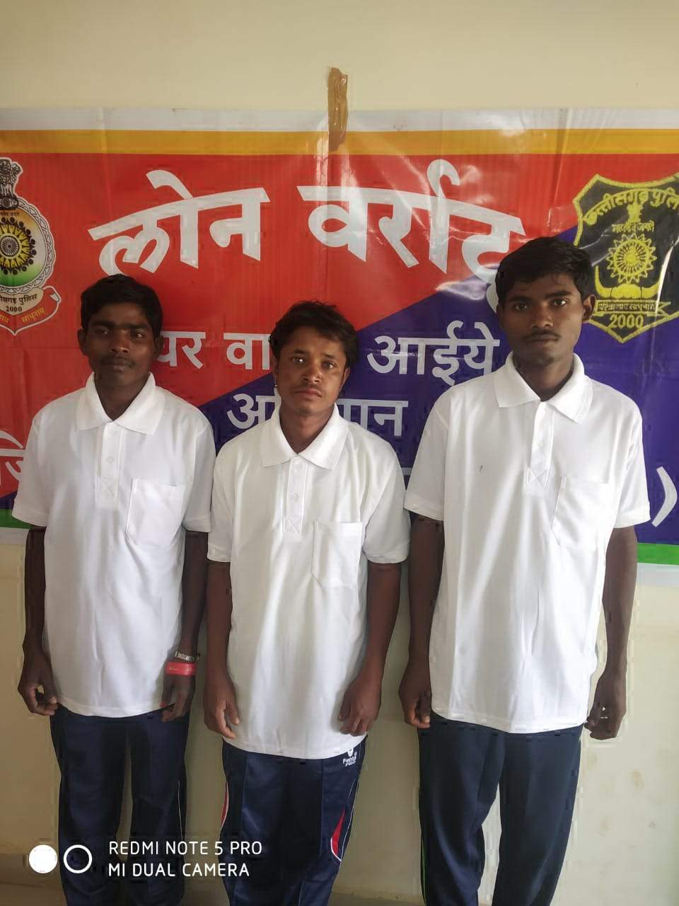 दो ईनामी सहित तीन नक्सलियों का समर्पण