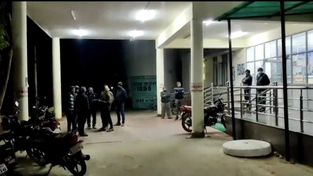 खड़ी ट्रैक्टर ट्रॉली से टकराकर बाईक सवार युवा कारोबारी की मौत