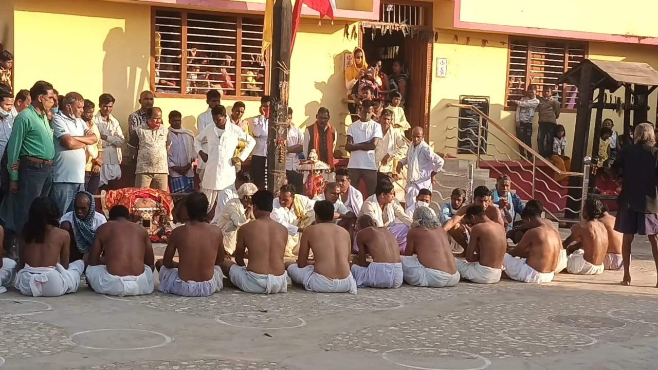 शीतला मंदिर में माता पहुंचानी