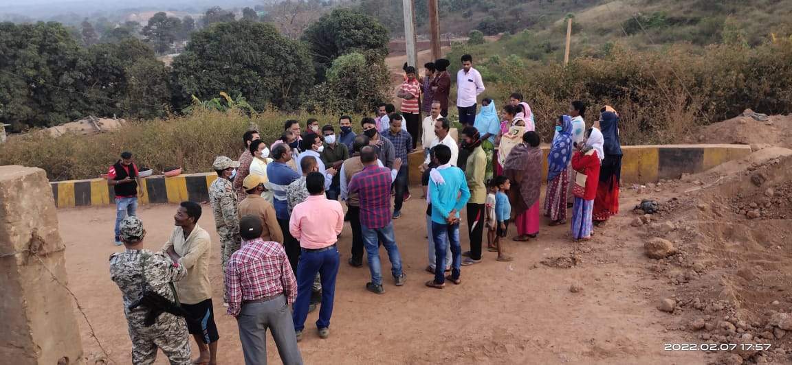 हादसे की आशंका, धूल से परेशानी