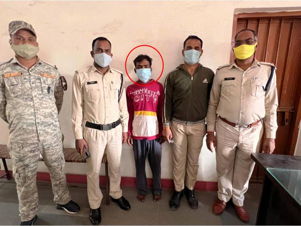 साप्ताहिक बाजार में किशोरी से छेड़छाड़