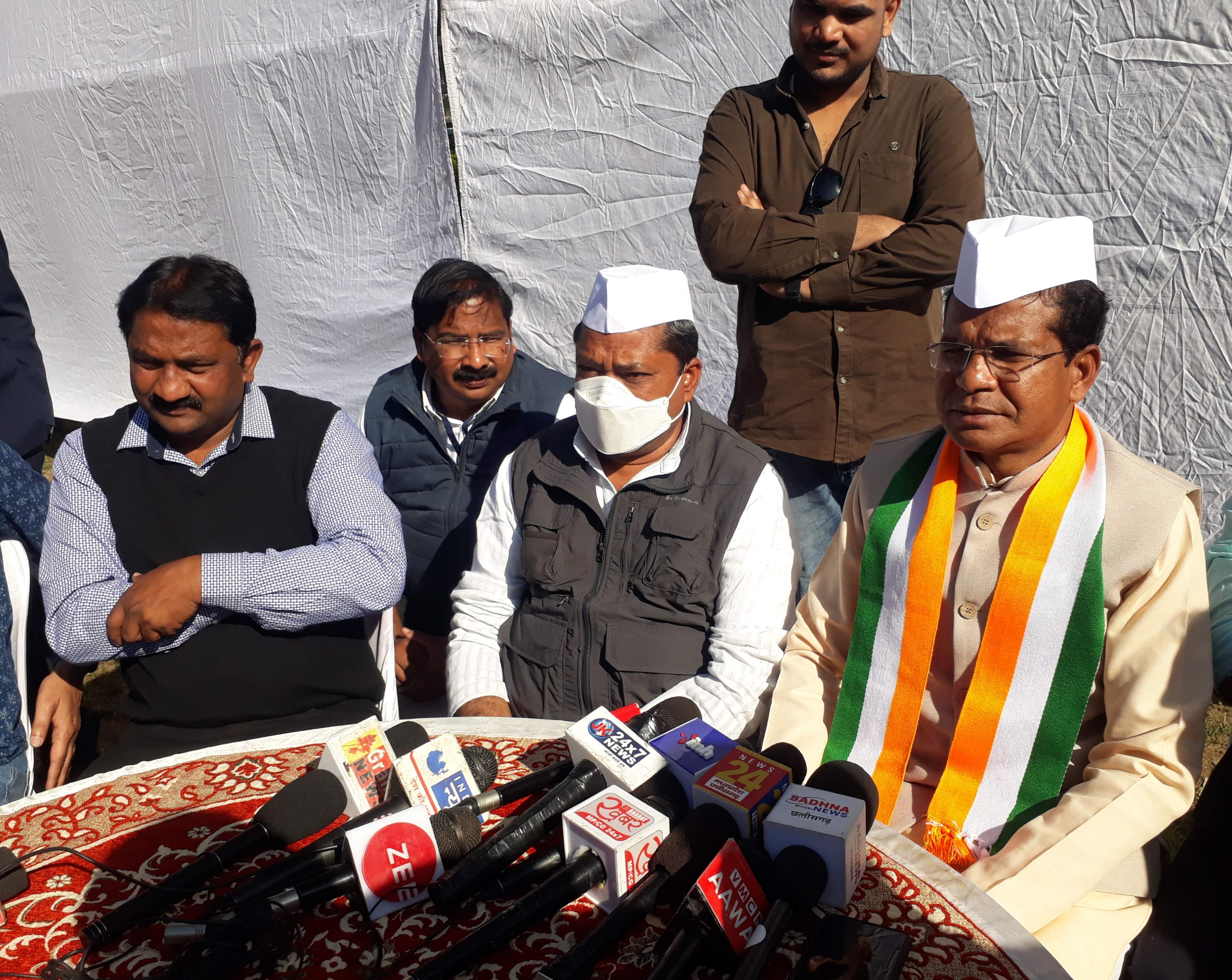 मंत्री की छवि खराब करने पर मरकाम ने कहा सूरज को रोशनी दिखाने से सूरज धुंधला नहीं होता...