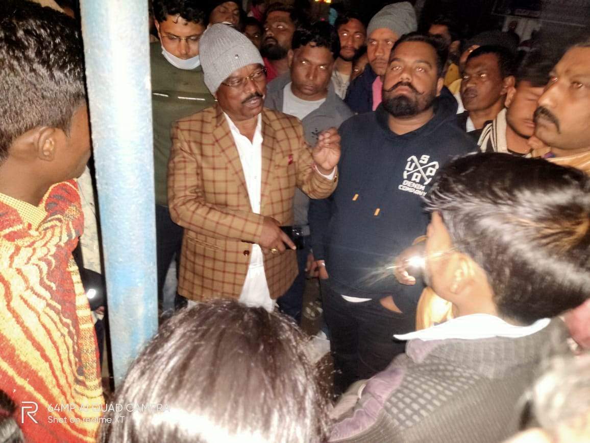 ट्रक की चपेट में युवक की मौत, चक्काजाम