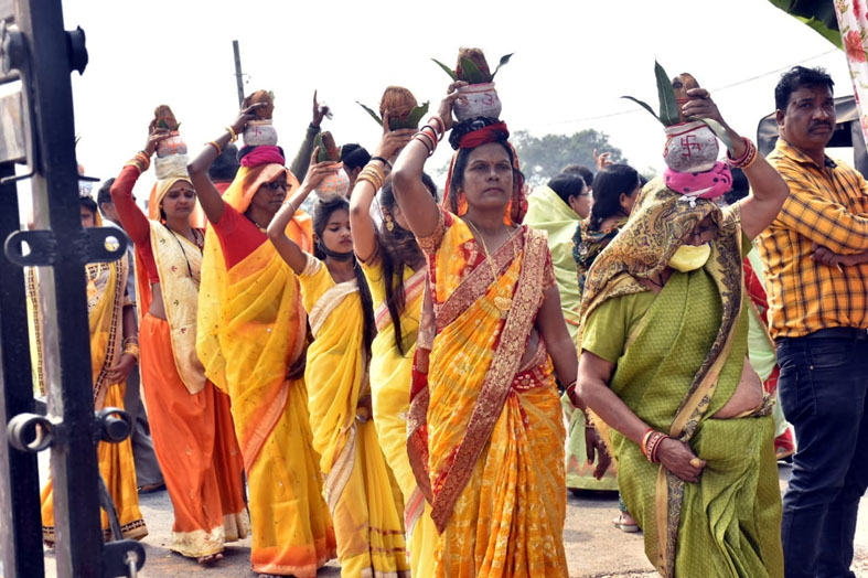परमेश्वरी मंदिर में प्राण प्रतिष्ठा समारोह, निकाली कलश यात्रा