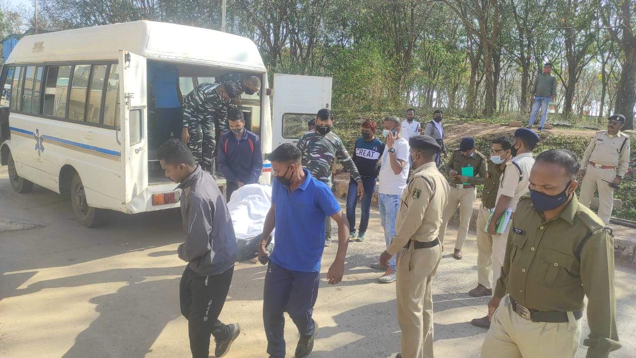 शहीद असिस्टेंट कमांडेंट का पार्थिव शरीर पहुँचा मेकाज