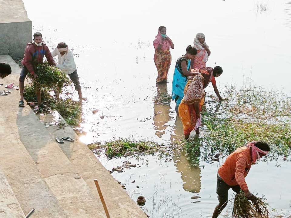 कर्णेश्वर धाम में प्रशासन ने चलाया स्वच्छता अभियान