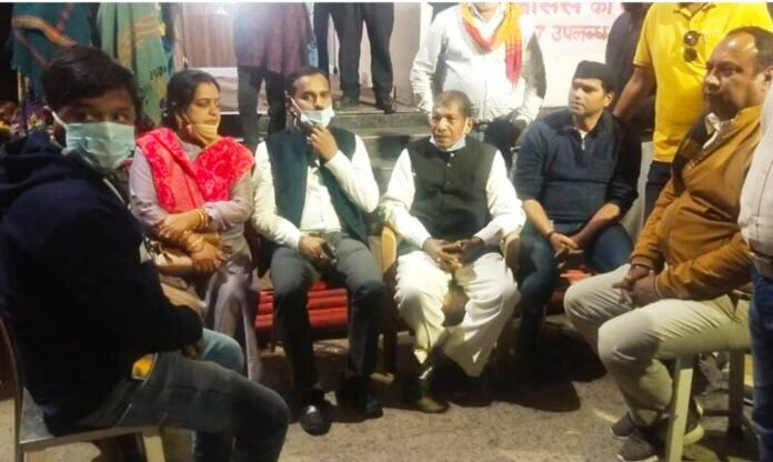 कोरवा पहाड़ी महिला की निजी नर्सिंग होम में मौत, ननकीराम के धरने पर बैठते ही प्रशासन आया हरकत में, अस्पताल सील, जांच टीम बनी  