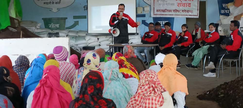 नपा के ब्रांड एंबेसडर्स ने दीदियों से किया स्वच्छता संवाद