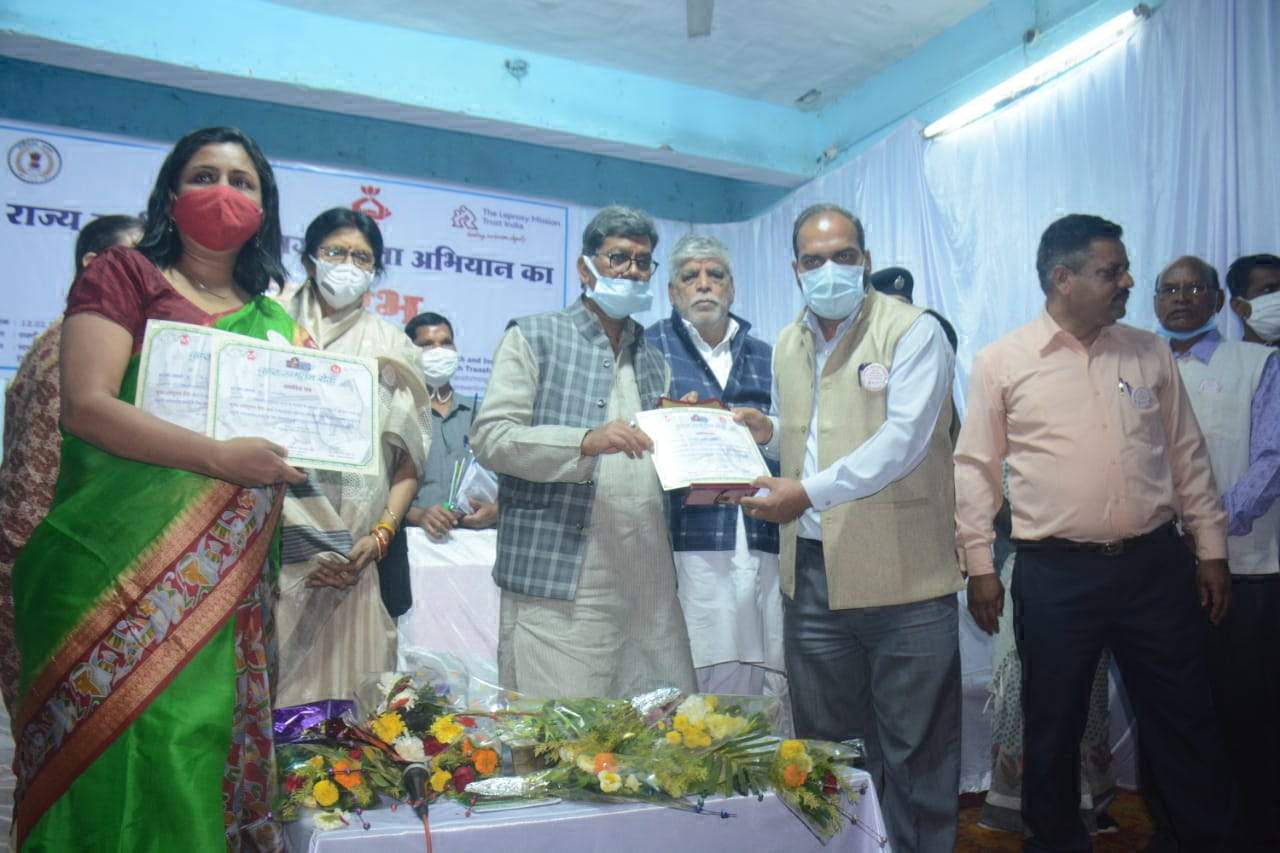 कुष्ठ को छिपाए नहीं, जागरूकता का परिचय दें और इलाज के लिए आगे आएं -डॉ. महंत