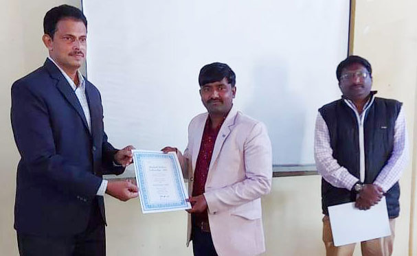 बलरामपुर के पत्रकार सूरज सम्मानित