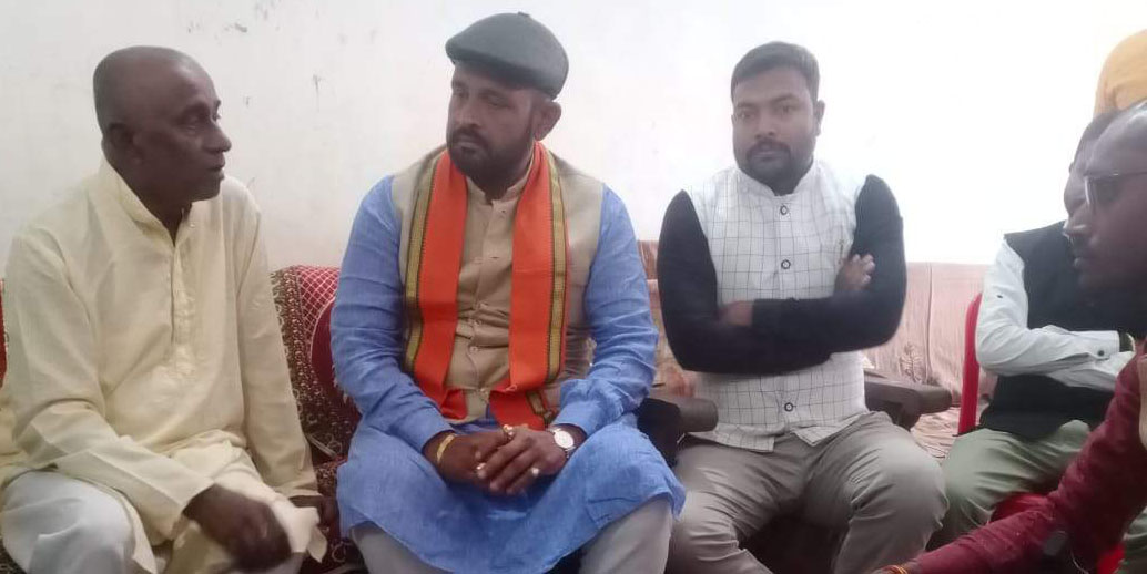 प्रबल प्रताप ने कार्यकर्ताओं की ली बैठक