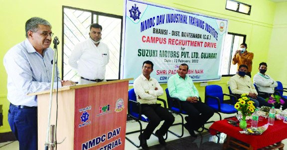 सकारात्मक सोच रखते हुए जीवन में आगे बढ़ें छात्र- पद्मनाभ