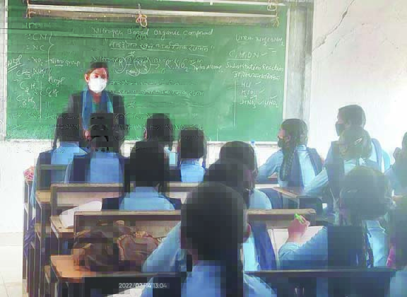 कन्या विद्यालय में गुरुजी बने एसडीएम