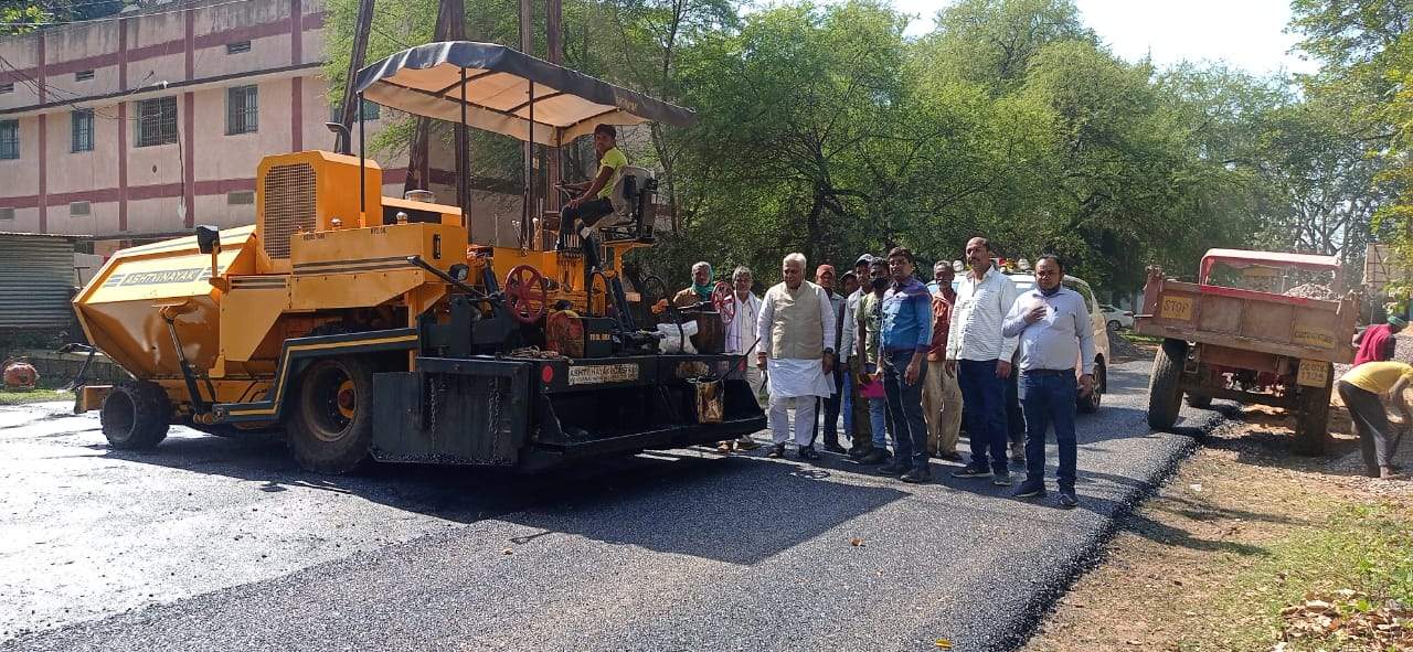 प्रमुख मार्ग पर 8 करोड़ से लगेगी अत्याधुनिक डिमर लाइट व हाई मास्ट