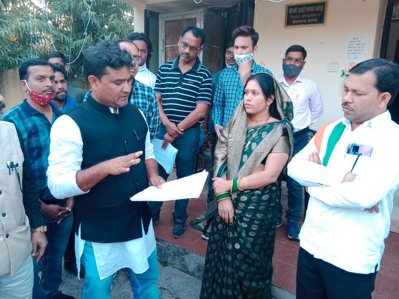 पदोन्नति में आरक्षण की मांग, सारंगढ़ विधायक को सौंपा ज्ञापन