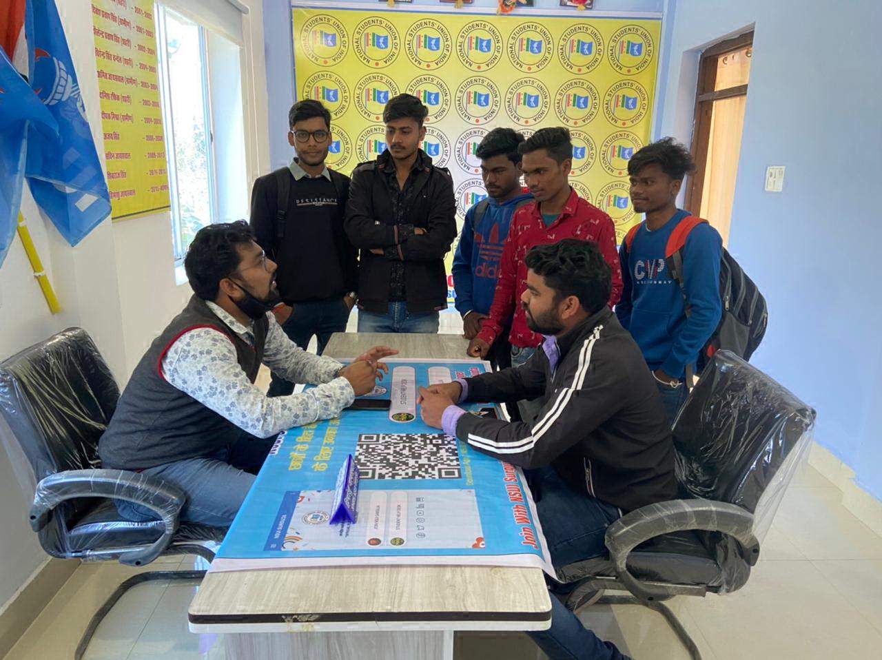 ऑनलाइन परीक्षा की मांग