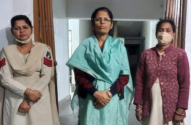 चिटफंड कंपनी की डायरेक्टर गिरफ्तार