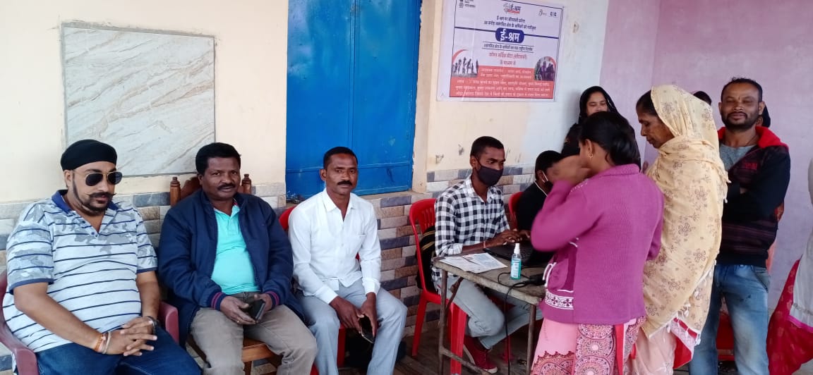 ई-श्रम पर मजदूरों का हो रहा है पंजीयन