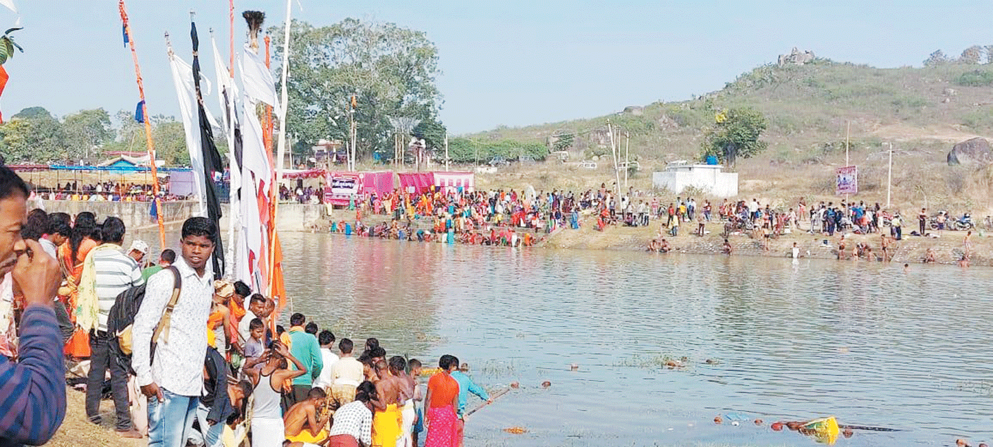 कर्णेश्वर मेला शुरू, हजारों  ने लगाई डुबकी