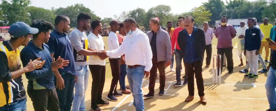  खिलाडिय़ों को खेल भावना से खेलने पर जोर, पंचायत स्तरीय क्रिकेट स्पर्धा में 32 टीमें ले रही भाग