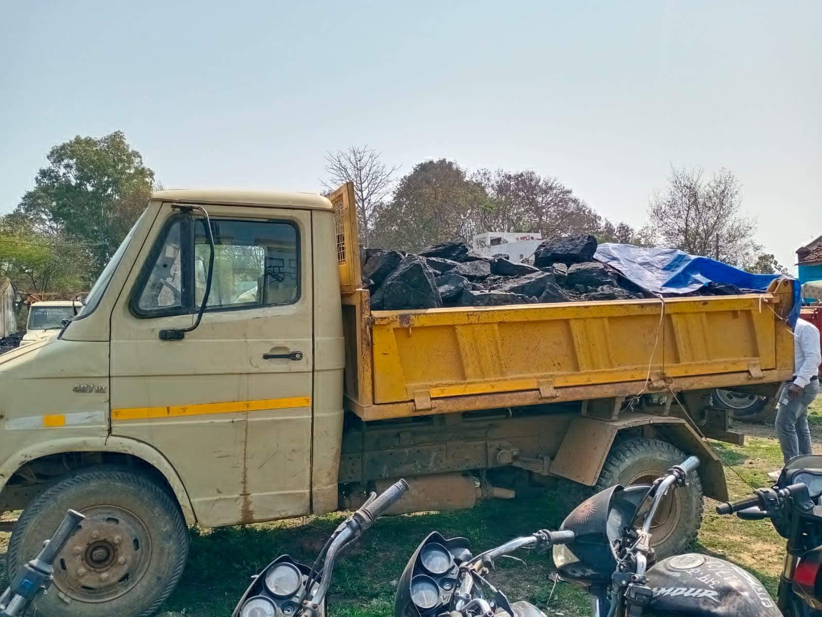 36 टन अवैध कोयला समेत 3 गाडिय़ां जब्त