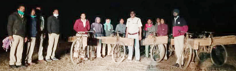 जमावाड़ा में वन विभाग की कार्रवाई, 12 हजार के वनोपज जब्त