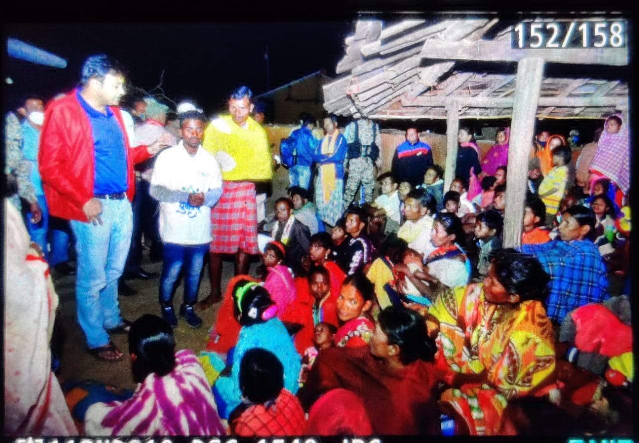 पेयजल समस्या दूर करने पर ग्रामीणों ने दिया कलेक्टर को आमंत्रण