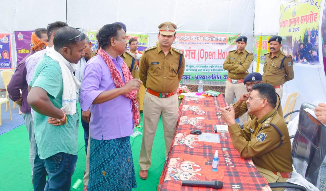 एसपी ने जनदर्शन में सुनी समस्याएं, कोटवारों का सम्मान भी एसपी ने जनदर्शन में सुनी समस्याएं, कोटवारों का सम्मान भी