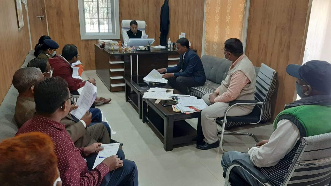 मिशन वात्सल्य पर अफसरों से चर्चा