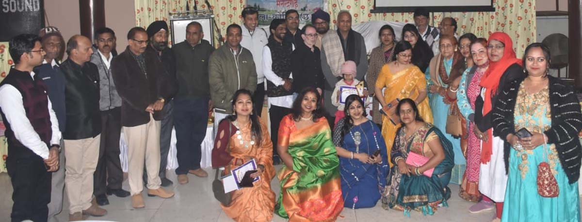 साहित्यकार होने के लिए मानवीय मूल्यों का होना जरूरी-पंकज साहित्यकार होने के लिए मानवीय मूल्यों का होना जरूरी-पंकज
