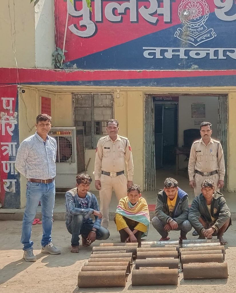 चोरी के 4 आरोपी गिरफ्तार, 23 बेल्ट रोलर बरामद चोरी के 4 आरोपी गिरफ्तार, 23 बेल्ट रोलर बरामद
