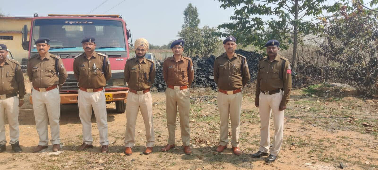 10 टन अवैध कोयला सहित वाहन जब्त