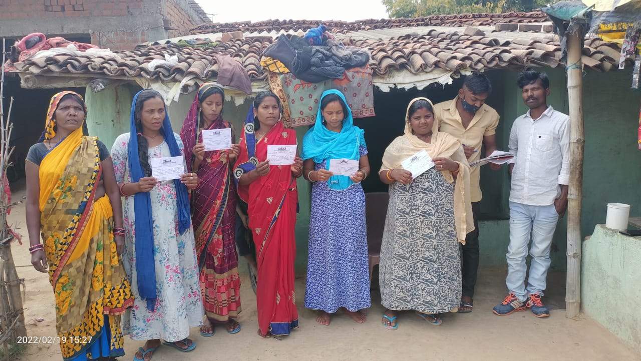 समूह लोन दिलाने के नाम से ग्रामीण महिलाओं से ठगी