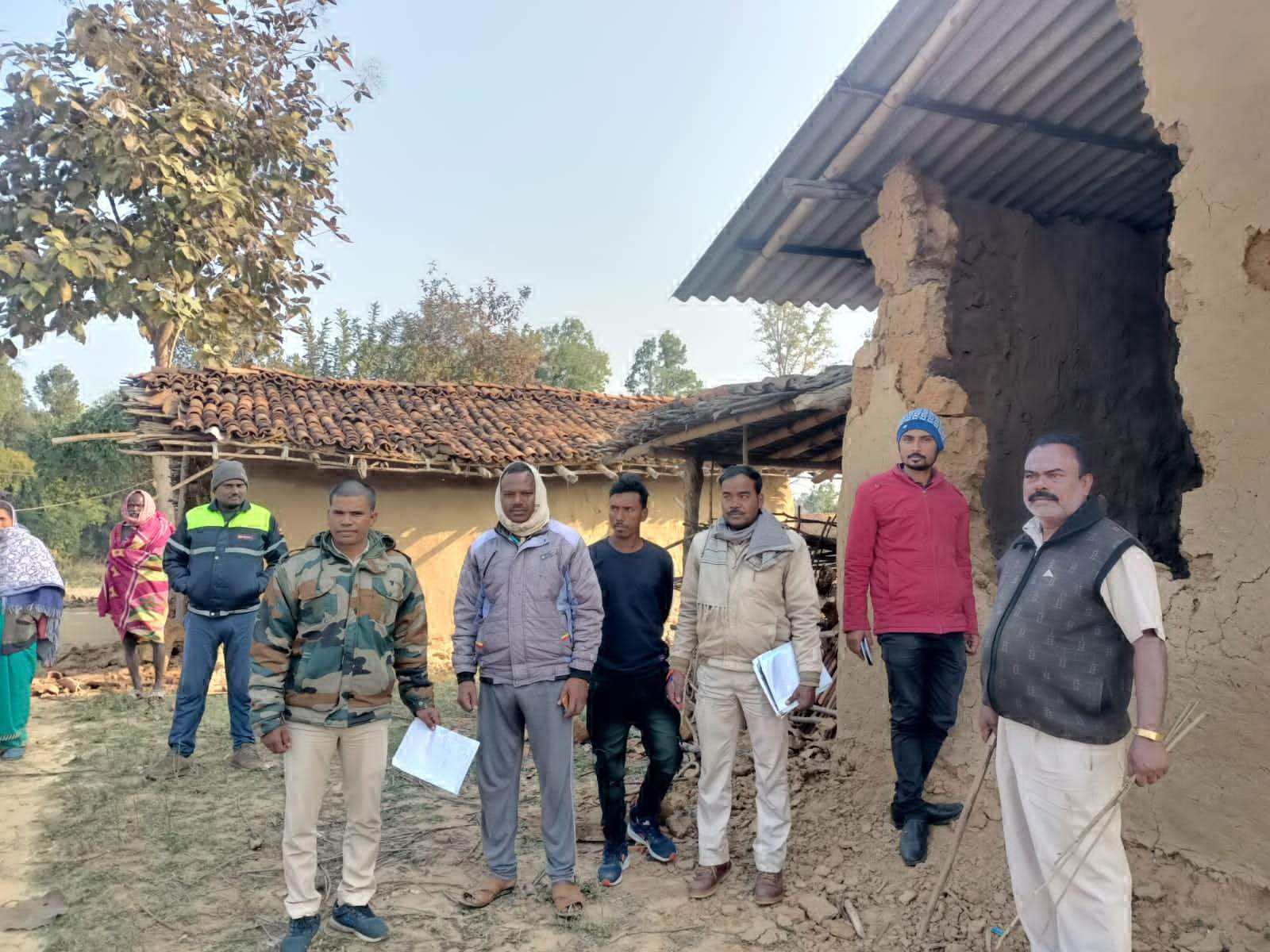 हाथियों ने मकानों-फसलों को पहुंचाया नुकसान