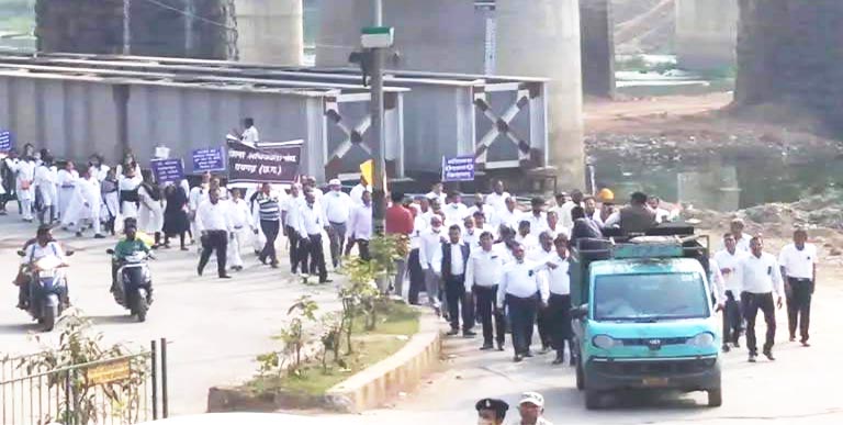 तहसील दफ्तर में भ्रष्टाचार को लेकर मुखर हुए वकील तहसील दफ्तर में भ्रष्टाचार को लेकर मुखर हुए वकील