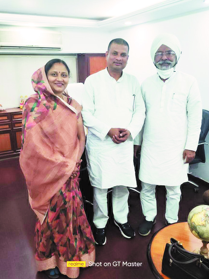 लक्ष्मीकांता ने होरा से सौजन्य भेंट की