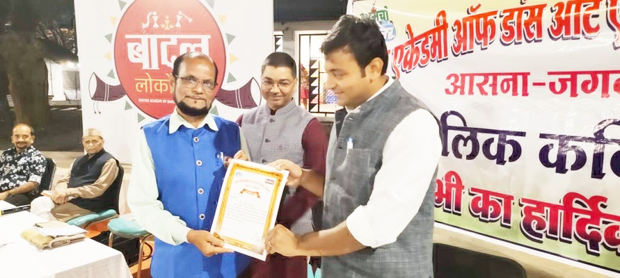 आंचलिक कविता पाठ में सुनाई गई हल्बी, भतरी, गोंडी बोली में कविताएं आंचलिक कविता पाठ में सुनाई गई हल्बी, भतरी, गोंडी बोली में कविताएं