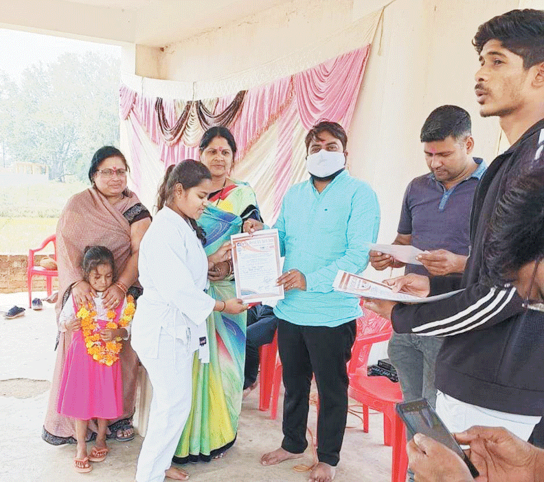 नौ दिवसीय ताइक्वांडो कैम्प तर्री में, आत्मरक्षा के गुर सिखाए
