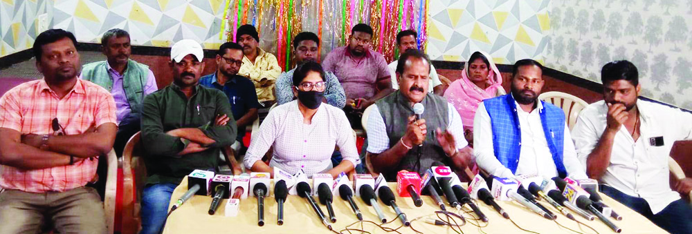संजना बरखा विवाद, 16 कांग्रेसी पार्षदों ने सामूहिक इस्तीफा देने का किया ऐलान संजना बरखा विवाद, 16 कांग्रेसी पार्षदों ने सामूहिक इस्तीफा देने का किया ऐलान