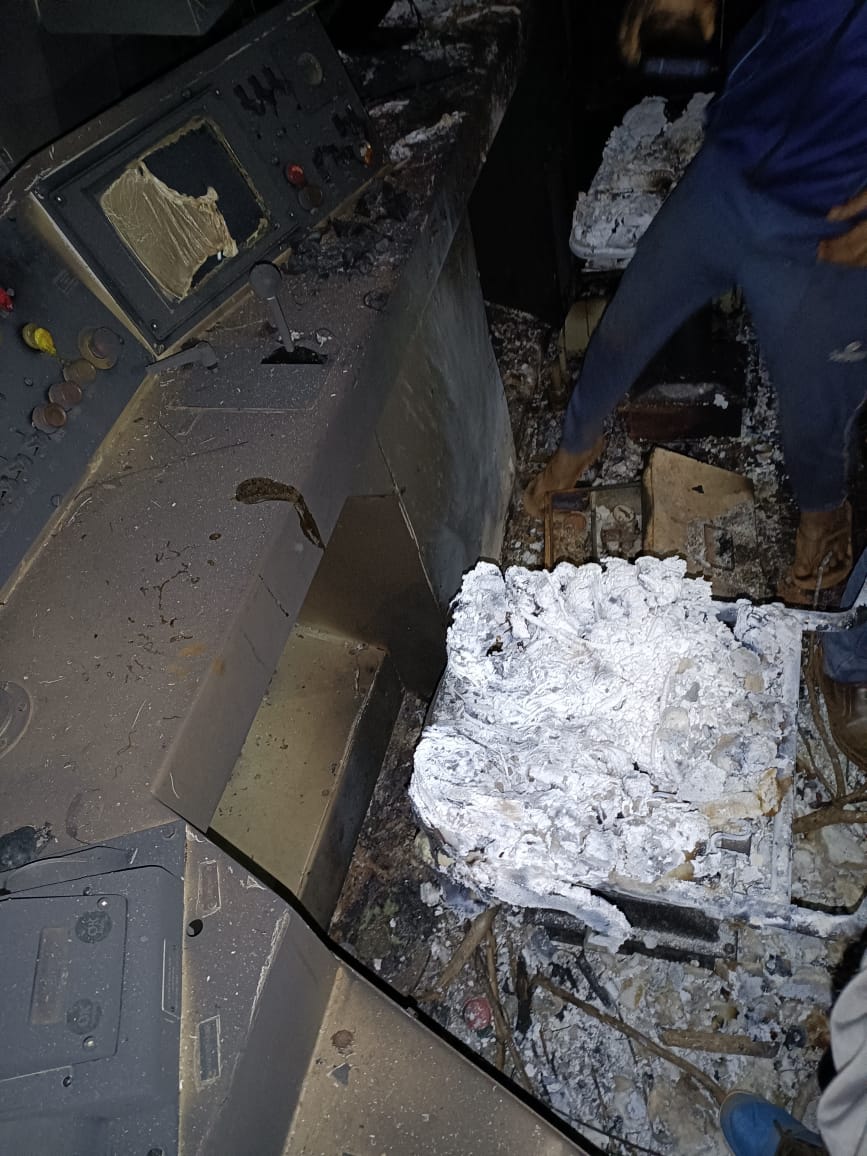 दंतेवाड़ा में नक्सलियों ने मालगाड़ी के इंजन में लगाई आग